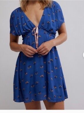 #556 NWT Adorable Free People Blue Floral Mini Dress with Pink Tie